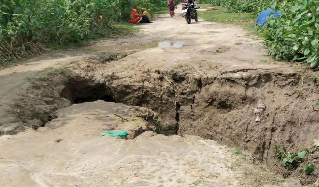 সংস্কারের অভাবে ঝুঁকিতে গাইবান্ধার ১৫ কিলোমিটার বন্যা নিয়ন্ত্রণ বাঁধ